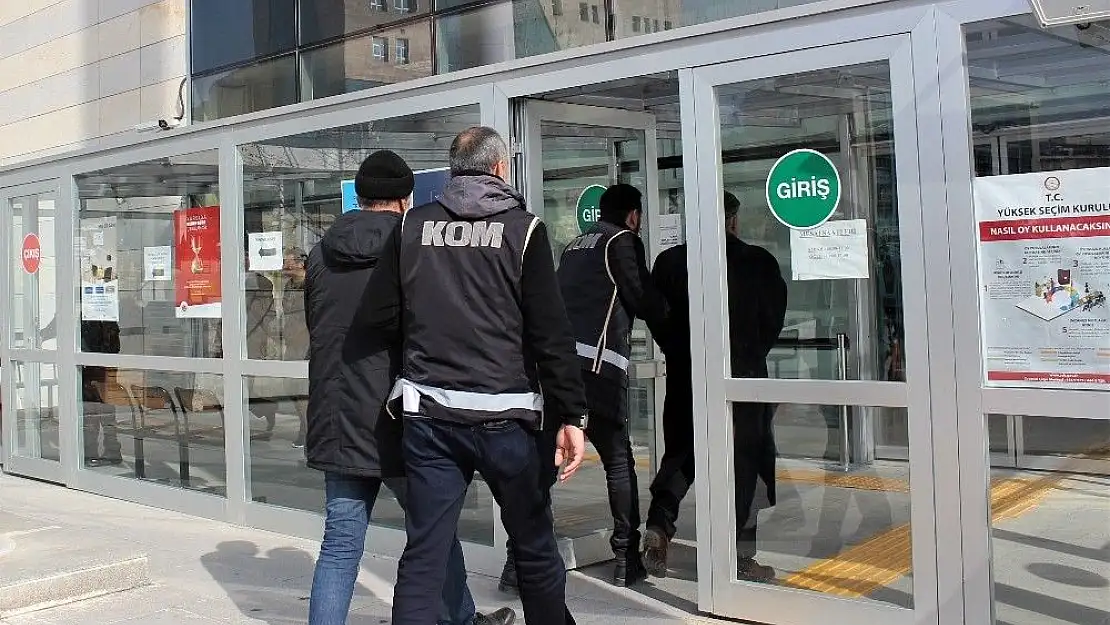 'Elazığ´da silah kaçakçılığı operasyonu: 2 şüpheli adliyeye sevk edildi'