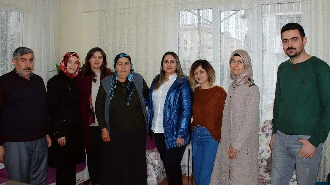 'Vali Pekmez´in eşi Yeşim Pekmez şehit aileleri ile bir araya geldi'