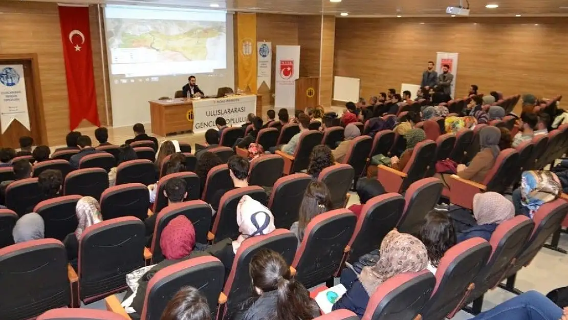 'Araştırmacı-Yazar Can Acun Ortadoğu´dan bahsetti'