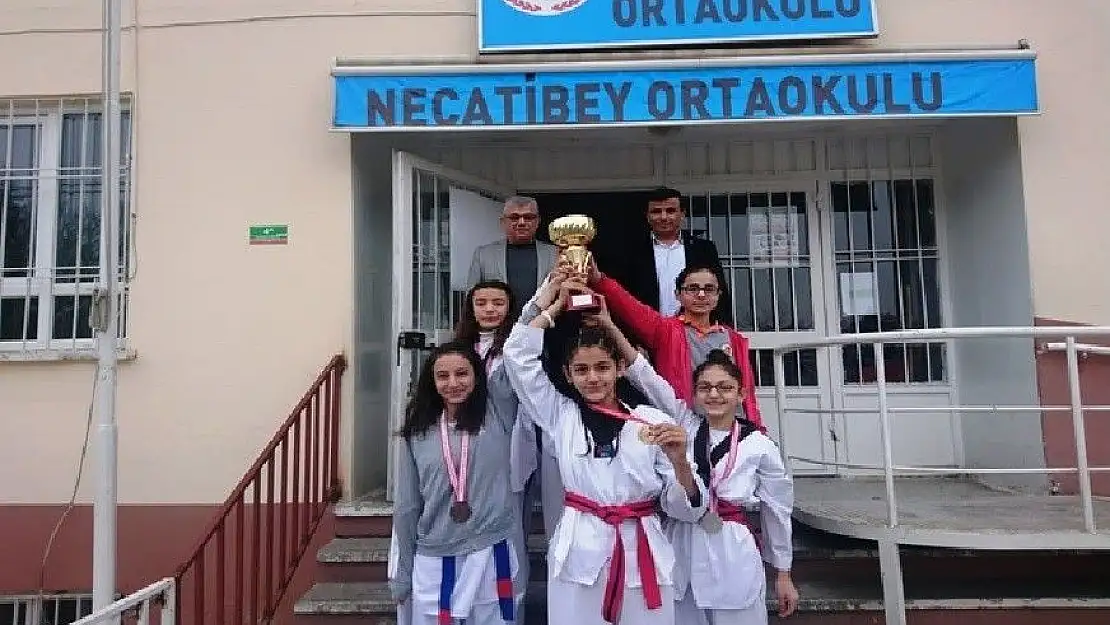 'Necatibey Ortaokulunda sporda büyük başarı'