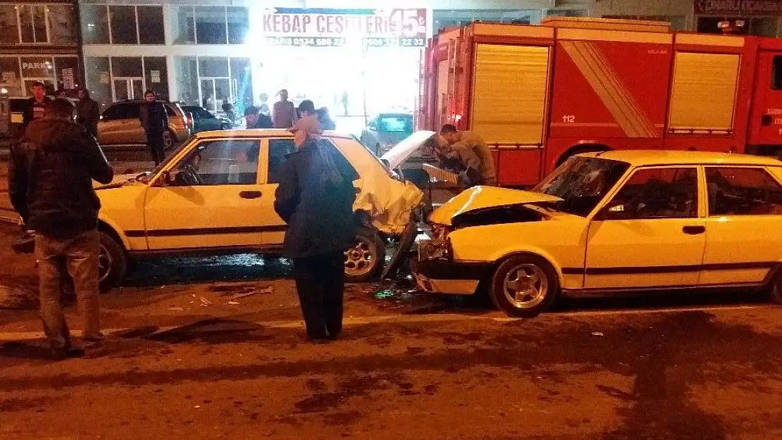 'Alkollü sürücü kırmızı ışıkta bekleyen otomobile arkadan çarptı'