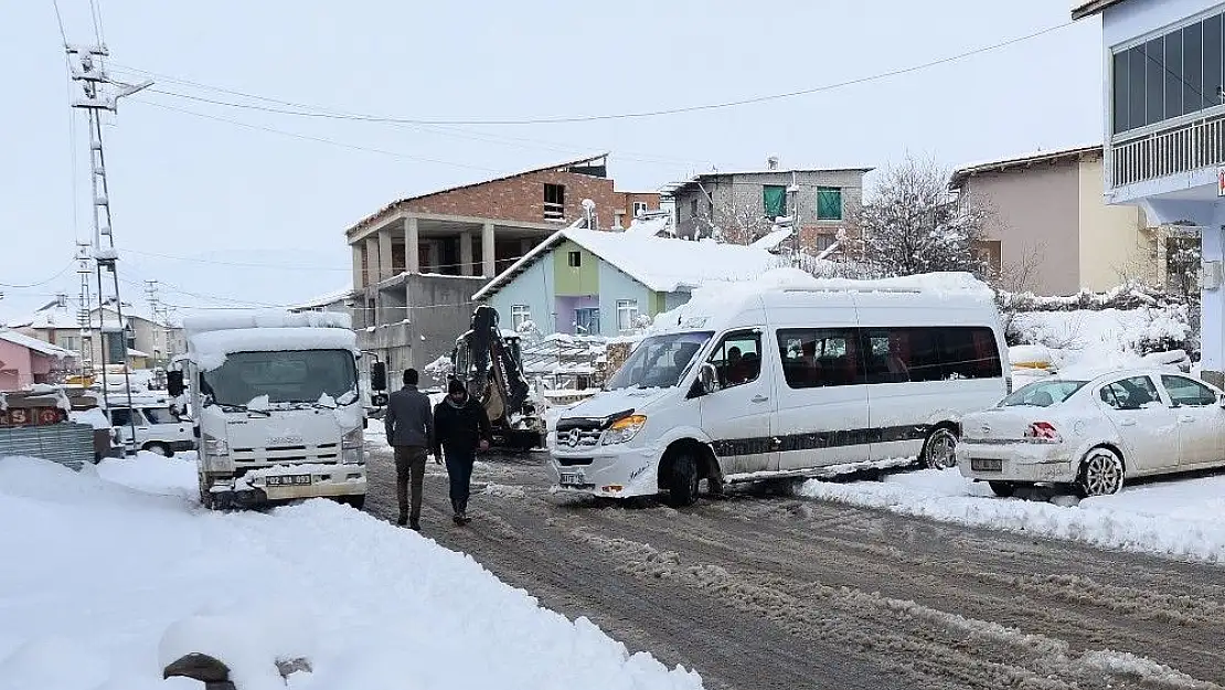 'Çelikhan´da kar yağışı ulaşımda zorluk yaşattı'