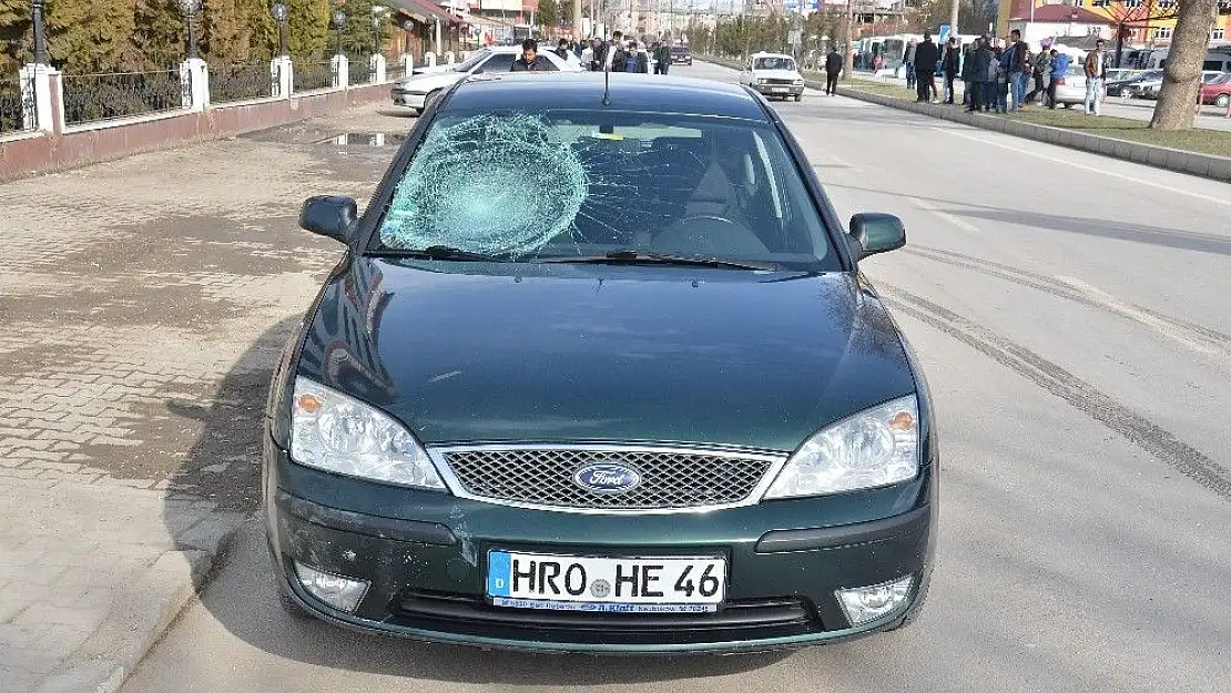 'Otomobilin çarptığı bisikletli yaralandı'