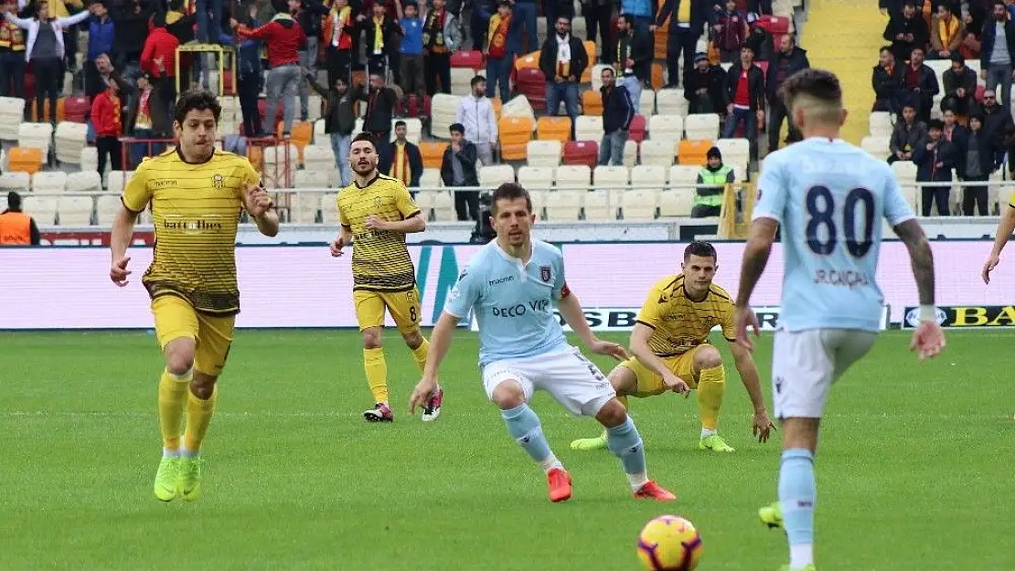 'Spor Toto Süper Lig: Evkur Yeni Malatyaspor: 0 - Medipol Başakşehir: 1 (İlk yarı)'