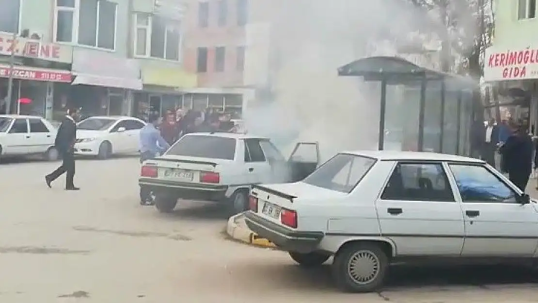 'Bagajındaki yangın söndürücü sayesinde aracını yanmaktan kurtardı'