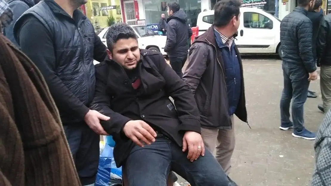 'Geri giden otomobil motosiklette çarptı: 1 yaralı'