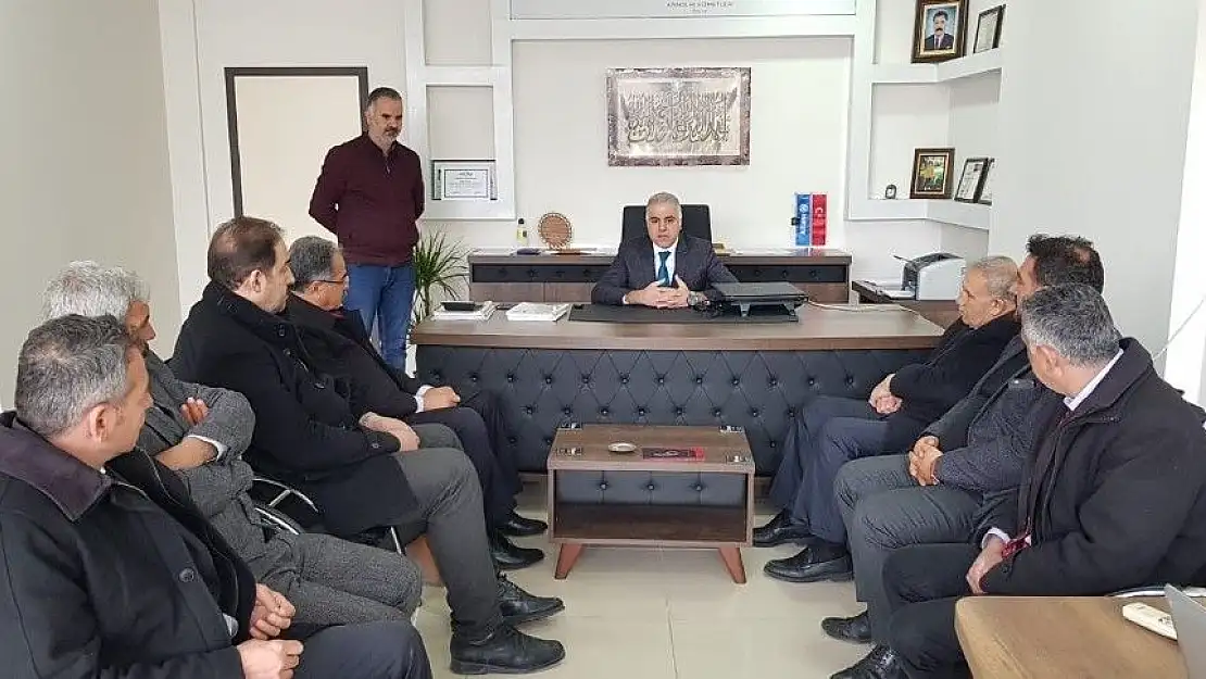 'İYİ Parti Adayı Kırmızı CHP eski il başkanlarıyla buluştu'