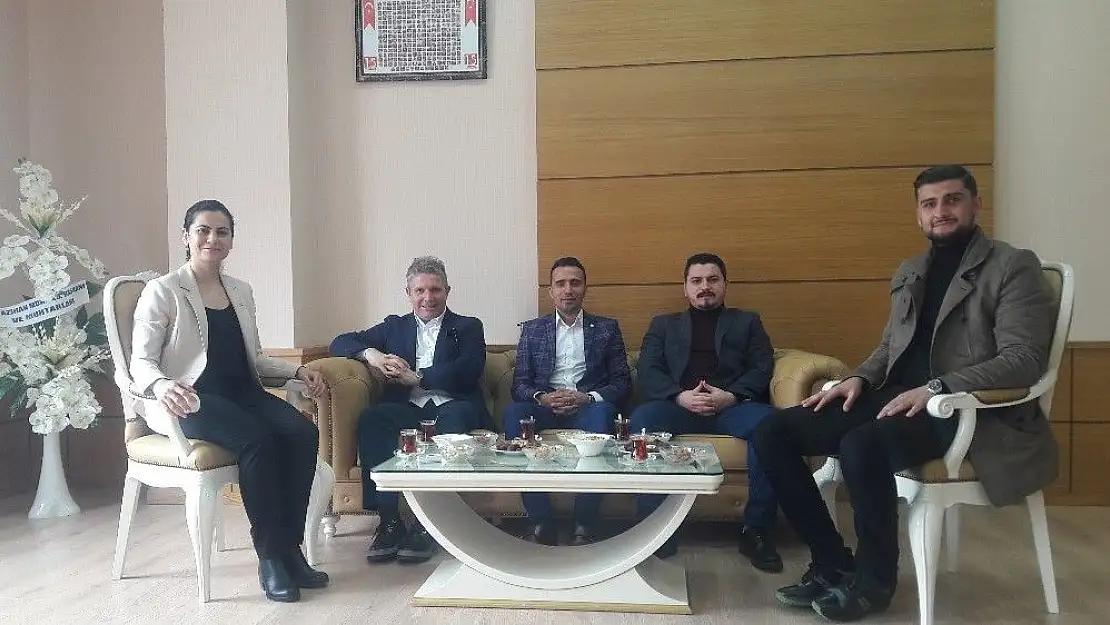 'TRT spikerinden Kaymakama ziyaret'