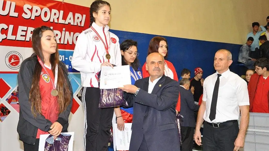 'Gençler Türkiye Okullar Kick Boks Şampiyonası'