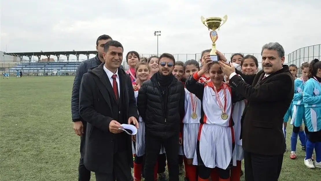 'Okullar arası futbolda şampiyonlar belli oldu'