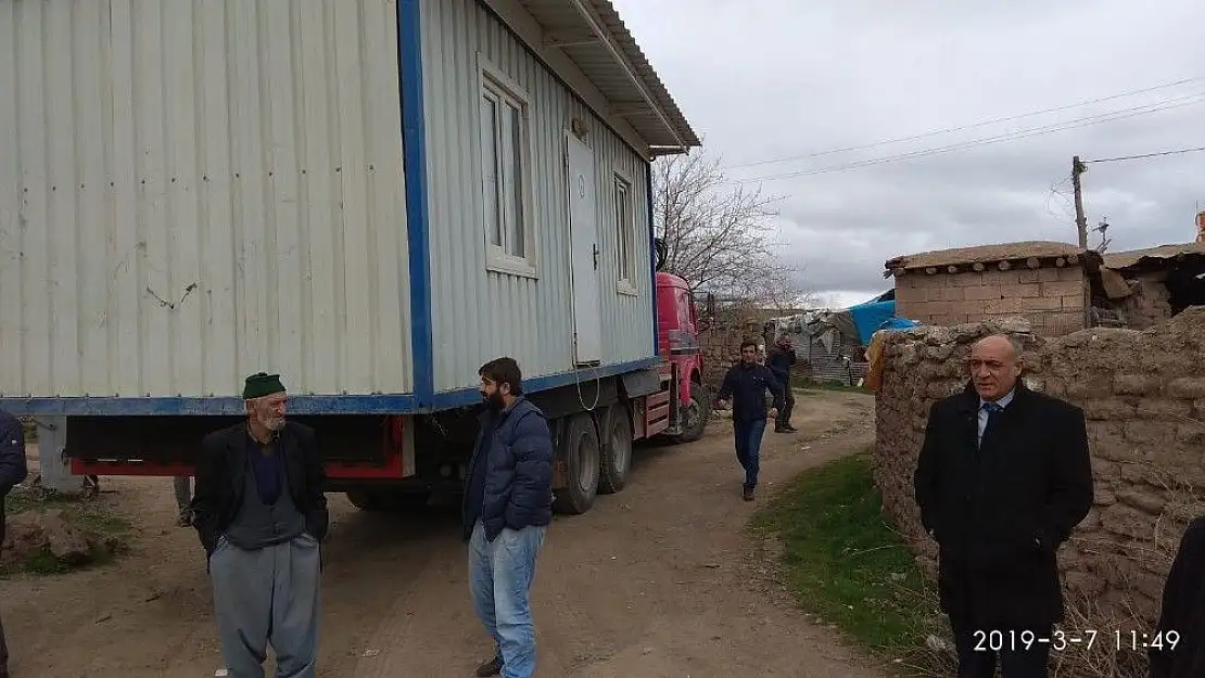 'Elazığ´da evi yanan aileye konteyner ev verildi'