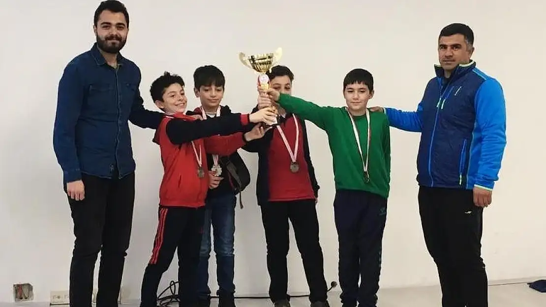 'Satranç Turnuvasına Olimpiyat Koleji damgası'
