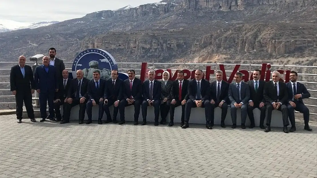'Bakan Ersoy, Levent Vadisi´nde'
