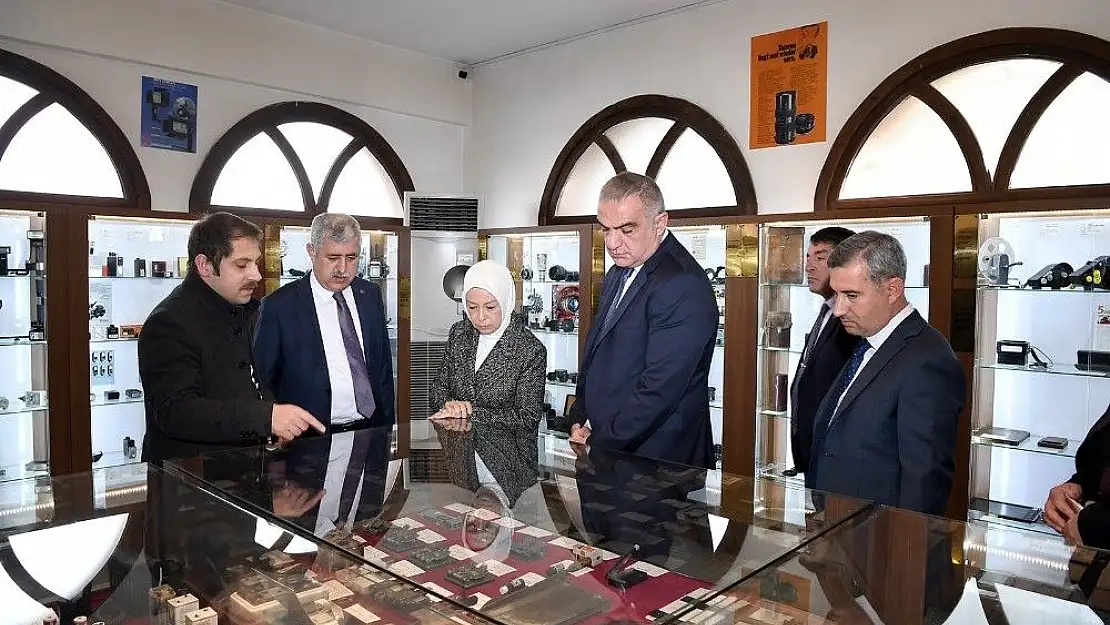 'Bakan Ersoy Sanat Sokağınnda'