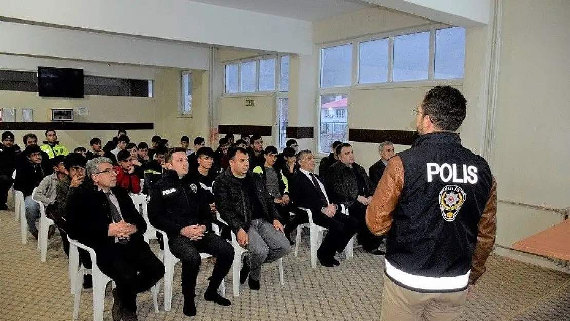 'Palu´da ''Gençlik ve Güvenli Gelecek'' Semineri'