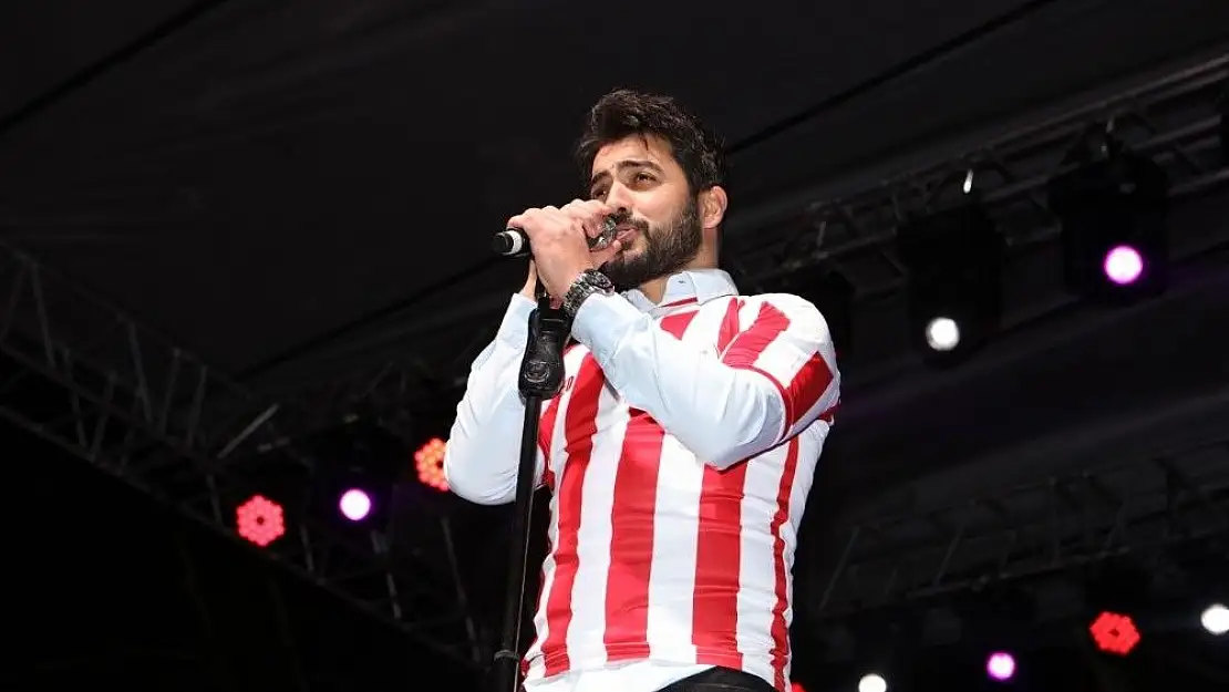 'Yusuf Güney Kahramanmaraş´ta hayranlarıyla buluştu'