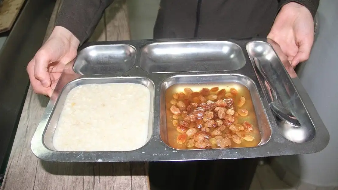 'Elazığ´da öğrencilere hoşaf ve buğday çorbası'