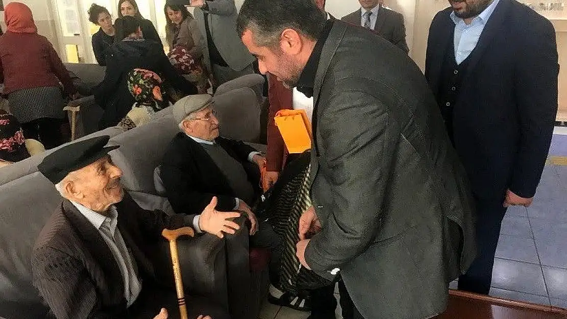 'Avşar, Yaşlılar Haftasını unutmadı'