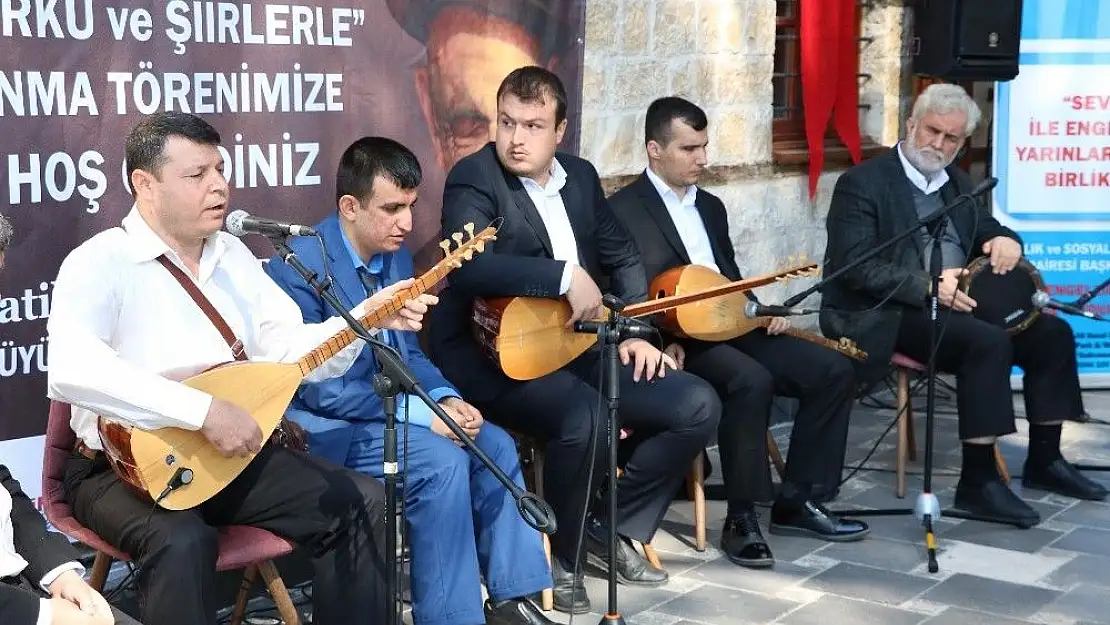 'Görme engelliler Aşık Veysel´i türküleriyle andı'