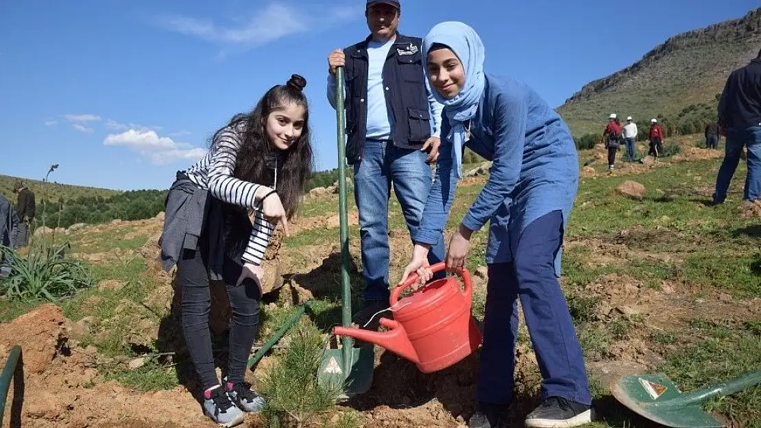 'Kahramanmaraş´ta 5 bin fidan toprakla buluştu'