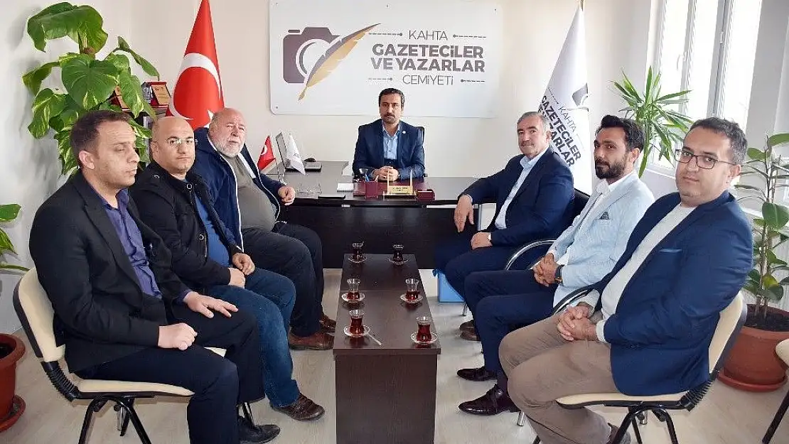 'Turanlı´dan Kahta Gazeteciler ve Yazarlar Cemiyetine Ziyaret'