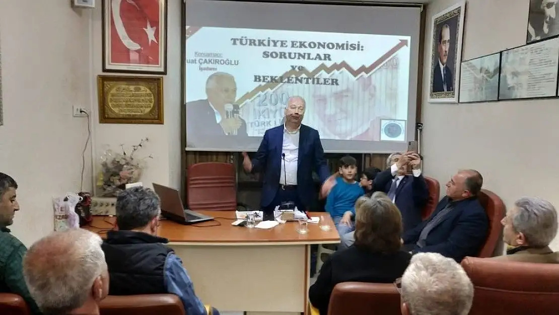 'Türk Ocakları´nda ülke ekonomisi masaya yatırıldı'