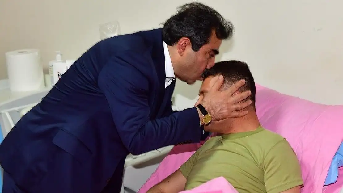'Vali Güzeloğlu, yaralanan uzman çavuşu ziyaret etti'