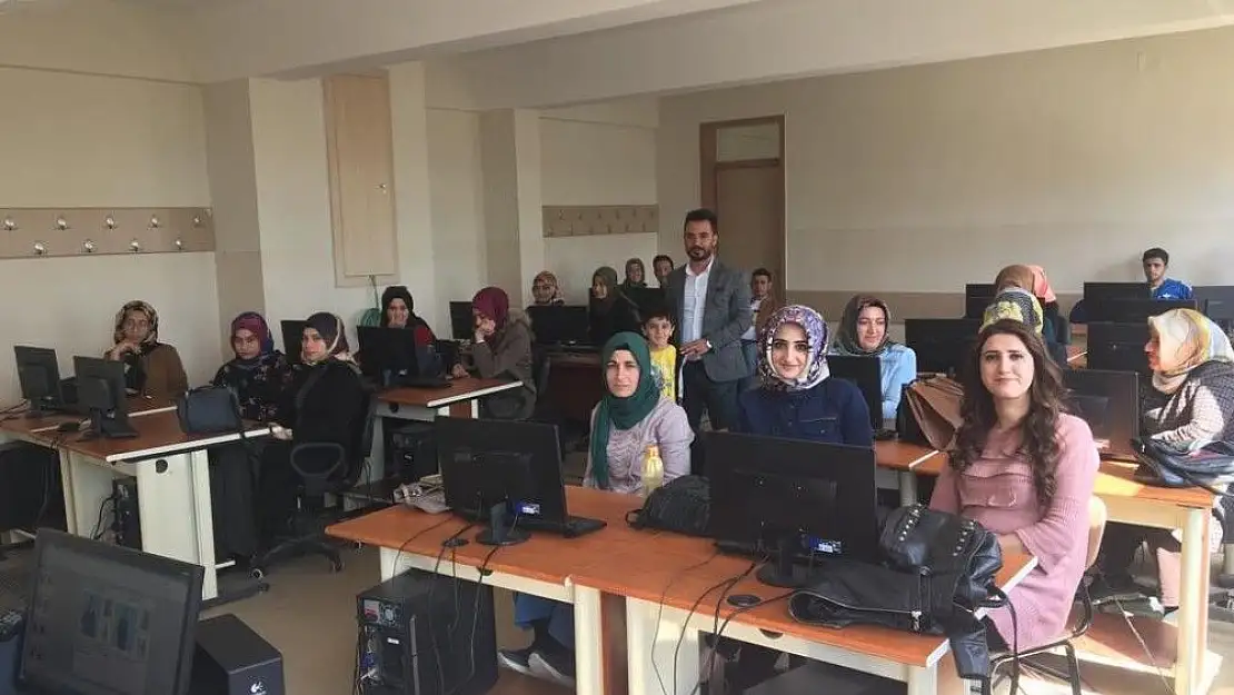 'Kahta´da işaret dili kursuna yoğun ilgi'