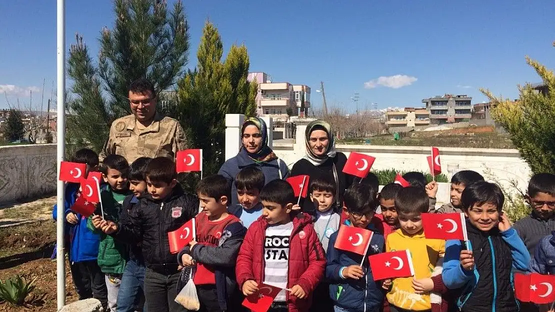 'Kahtalı Minikler şehit ağabeylerini unutmadı'