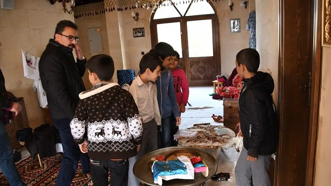 'Atatürk İlkokulu öğrencileri üniversiteyi gezdi'