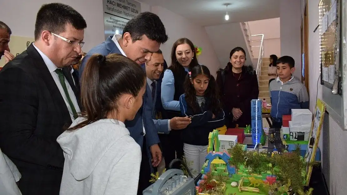 'Öğrenciler atık malzemelerden ders materyali yaptı'