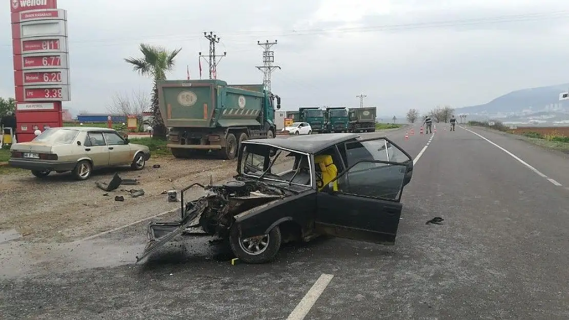'Otomobil park halindeki kamyona çarptı: 1 ölü, 3 yaralı'