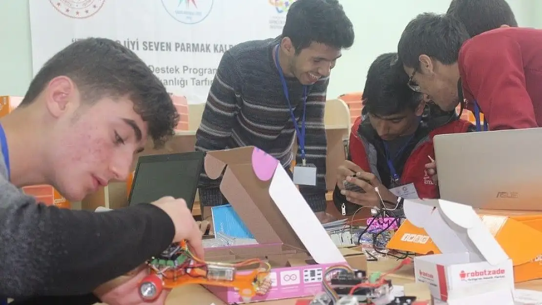 'Öğrenciler, Robotik yarışmalarına hazırlanıyor'