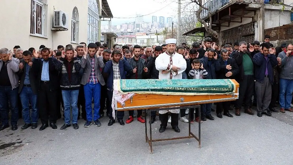 'Cinayete kurban giden kadın son yolculuğuna uğurlandı'