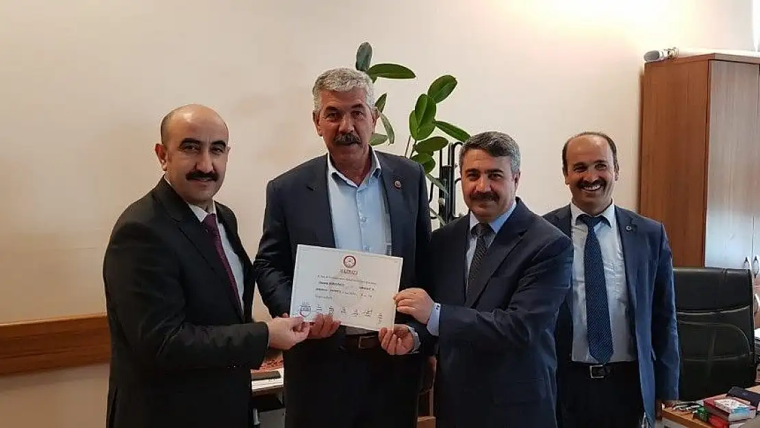 'İl genel meclis üyeleri mazbatalarını aldı'