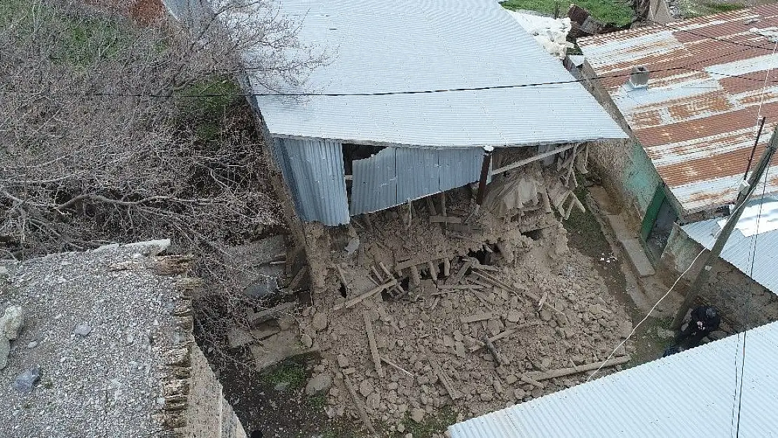 'Elazığ´da 5.2´lik deprem 11 köyde 50 eve hasar verdi'