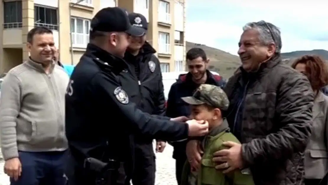 'Kavgaya giden polise, konfetili sürpriz'