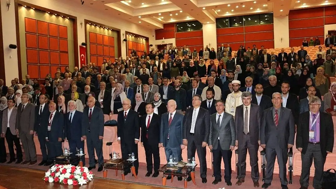 '3. Uluslararası İslam ve Yorum Sempozyumu başladı'