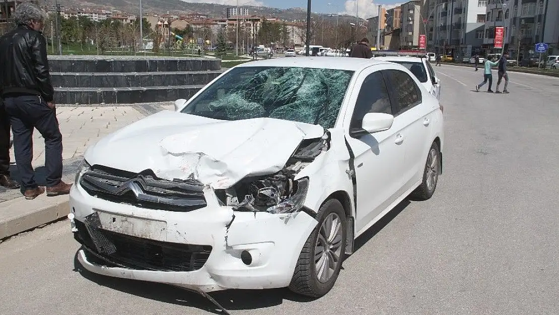 'Elazığ´da otomobil ile motosiklet çarpıştı: 1 ağır yaralı'