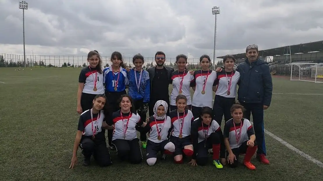 'Kız öğrencilerden futbolda büyük başarı'
