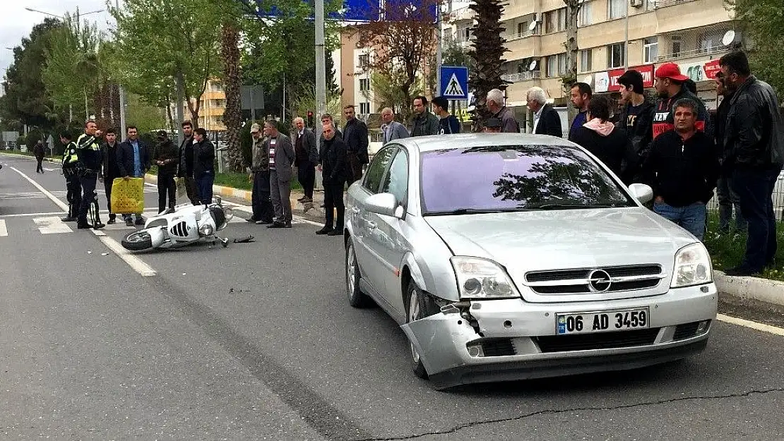 'Otomobil ile motosiklet çarpıştı: 1 Yaralı'