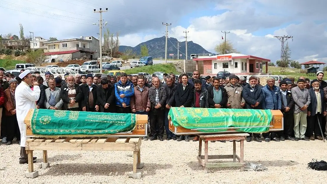 'Foseptik çukuruna düşen çocuklar yan yana toprağa verildi'