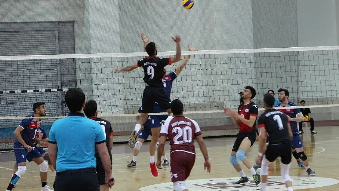 'FÜ´de, Voleybol 1. Lig müsabakaları başladı'