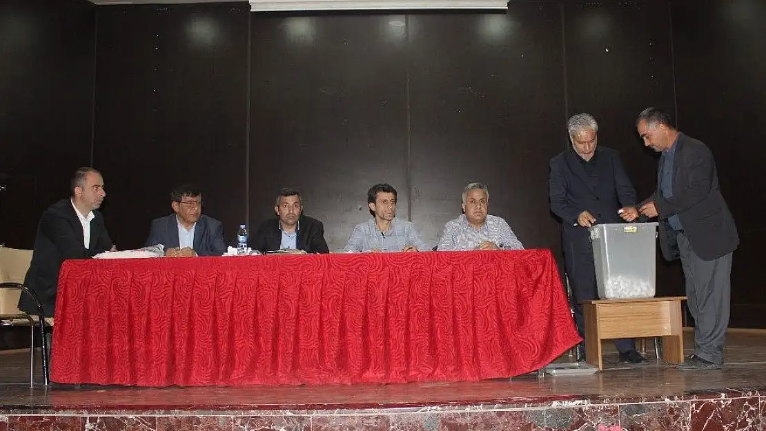 'Milli Eğitim kuraları noter huzurunda çekildi'