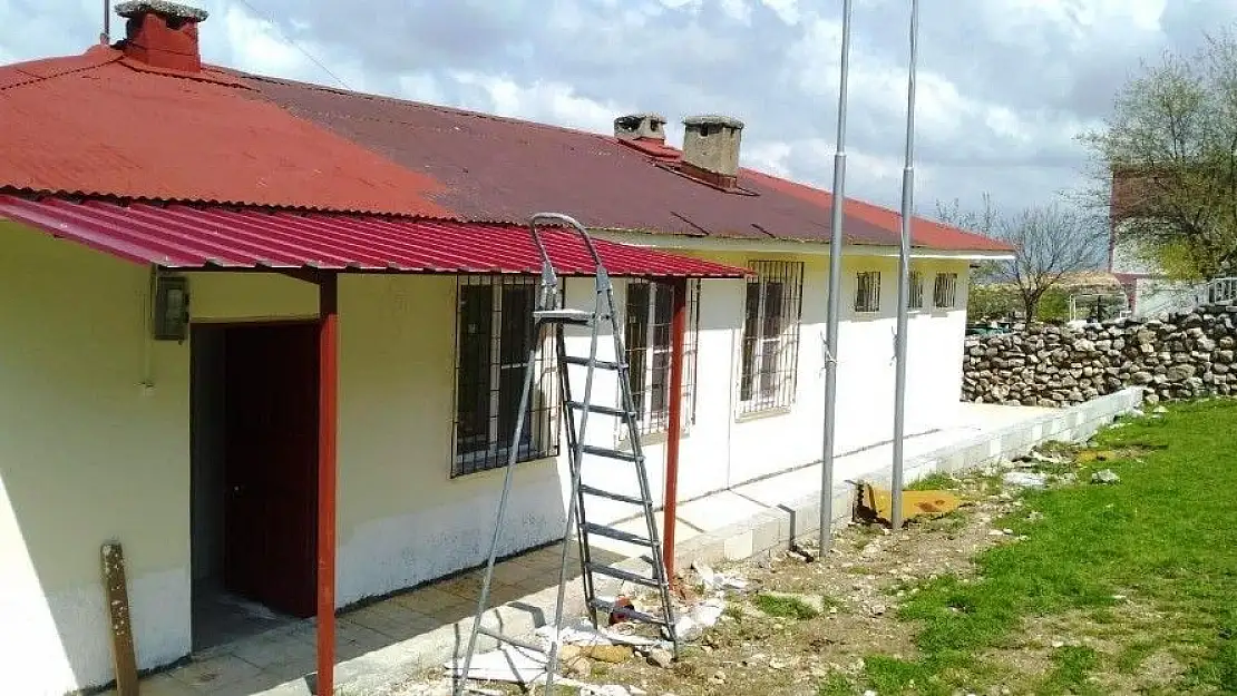 'Aile sağlığı merkezinin çatısından düşüp yaralandı'
