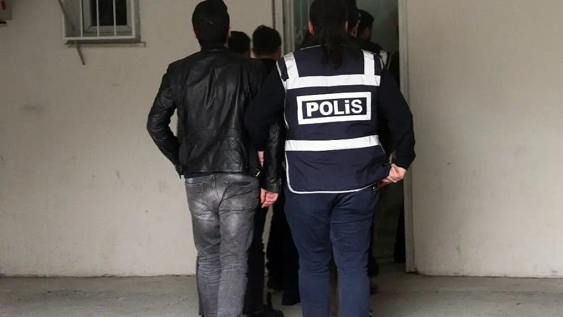 'Elazığ merkezli 6 ilde 2 ayrı FETÖ operasyonu: 20 gözaltı'