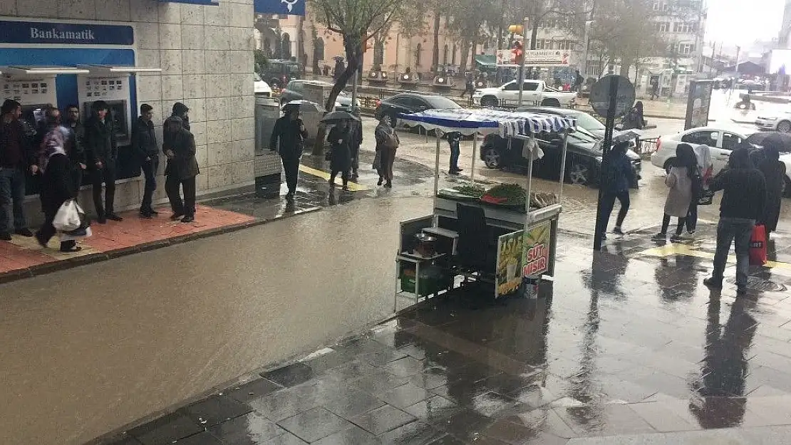 'Elazığ´da kuvvetli yağmur etkili oluyor'