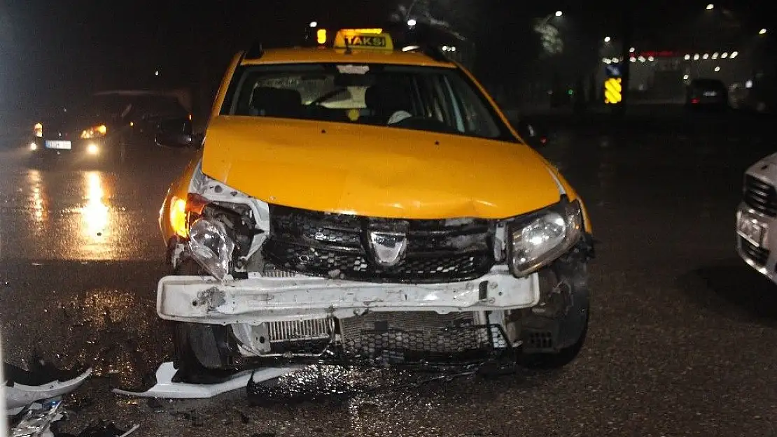 'Elazığ´da trafik kazası: 3 yaralı'