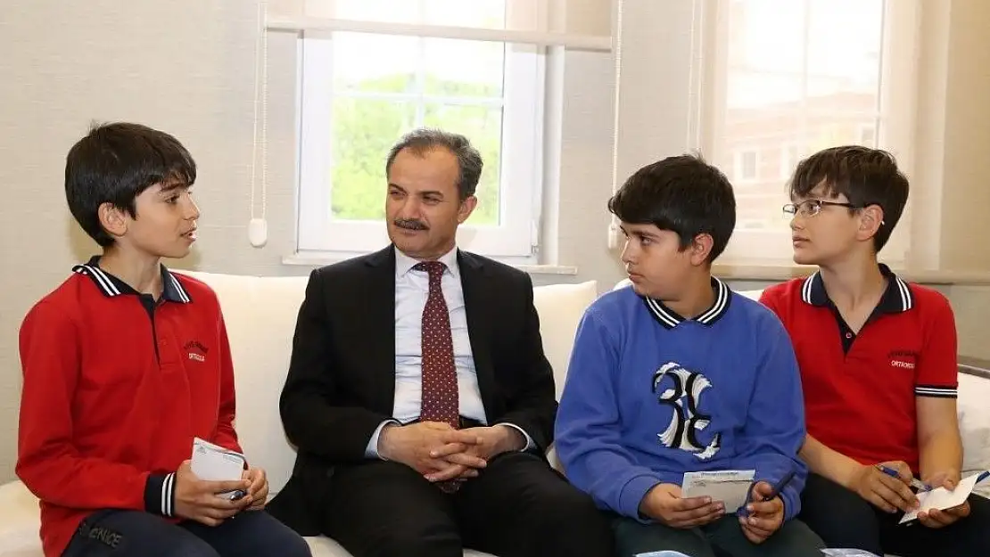 'Minik gazeteciler ilk röportajlarını Başkan Kılınç ile yaptı'