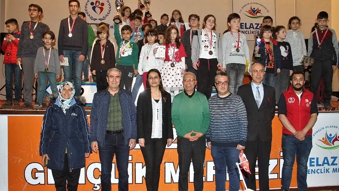 'Satrançta derece yapan öğrenciler,  ödüllerini aldı'